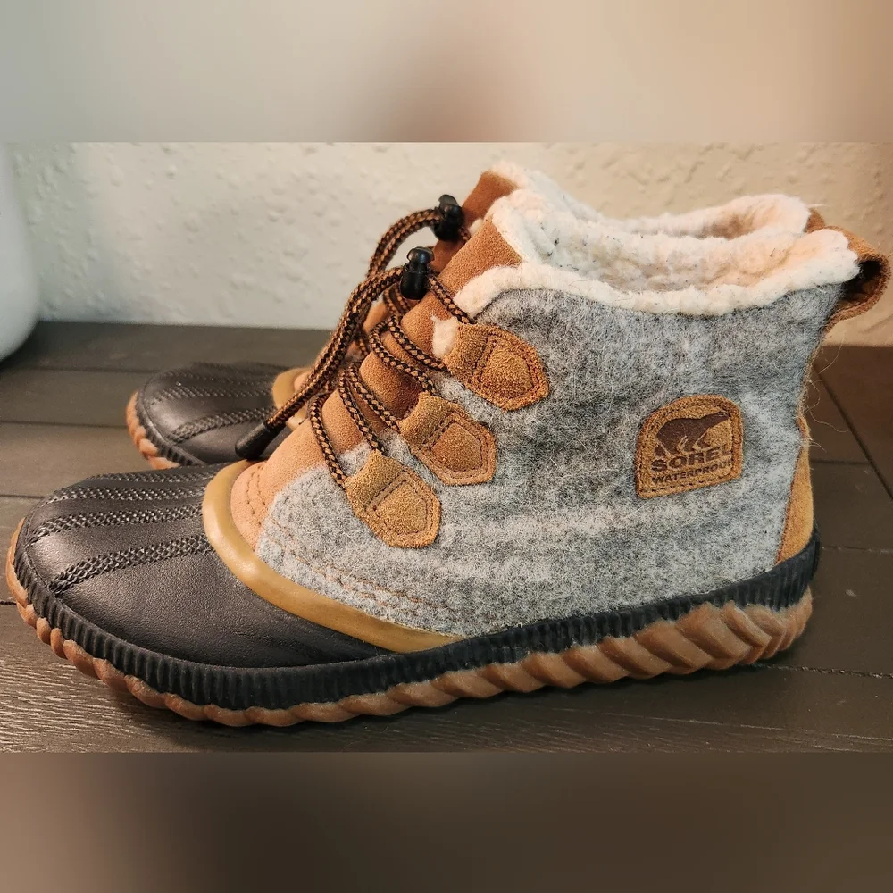 Sorel Waterproof Gray and Tan Boots - Picture 3 of 9